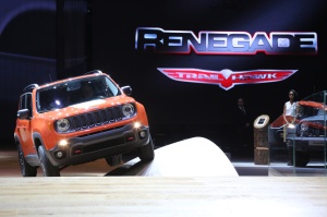 2015-jeep-renegade-trailhawk-show-floor-with-sign